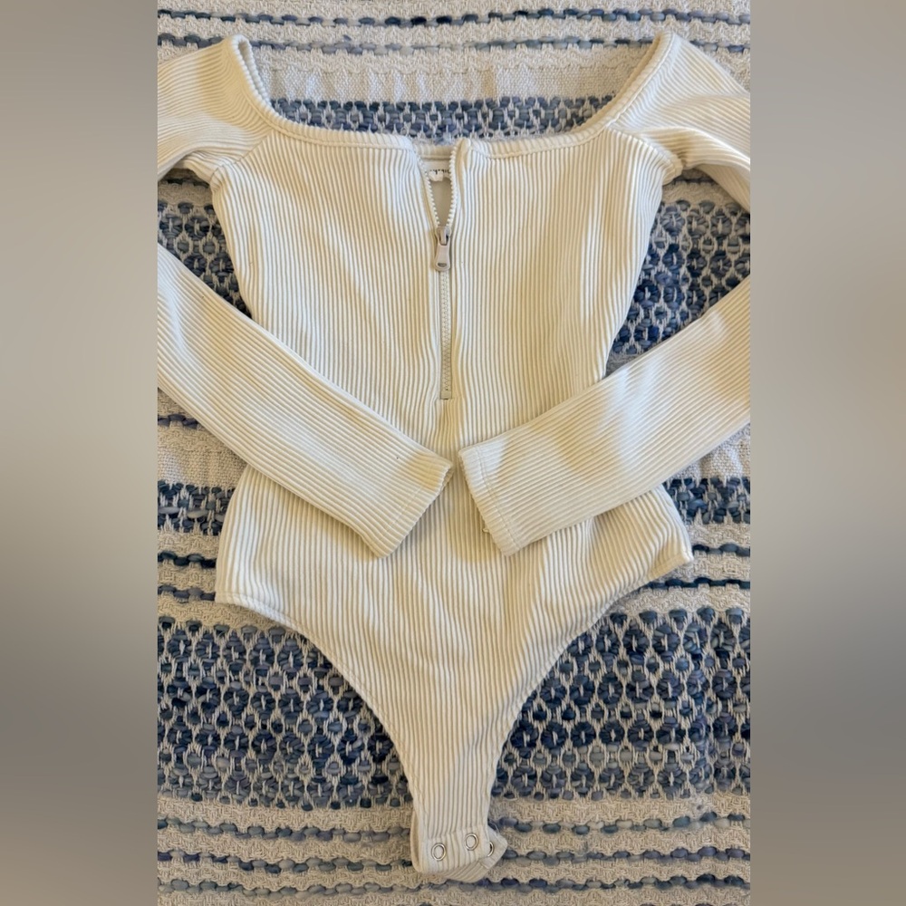 Good American Off-White Ribbed Bodysuit